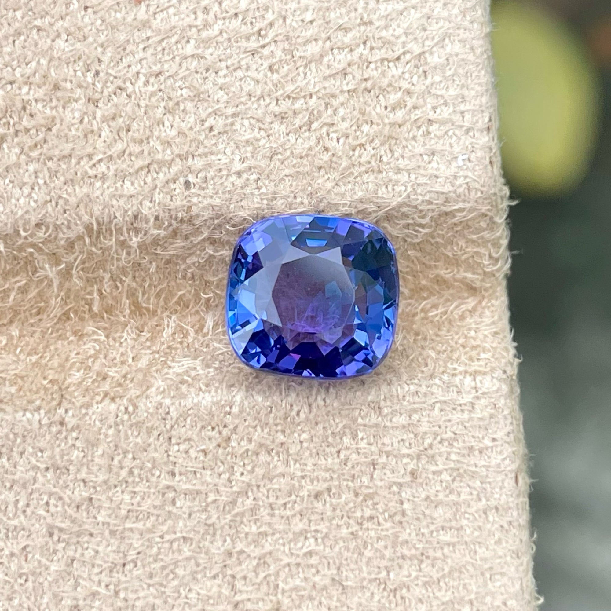 Unique Blue Natural Tanzanite Stone