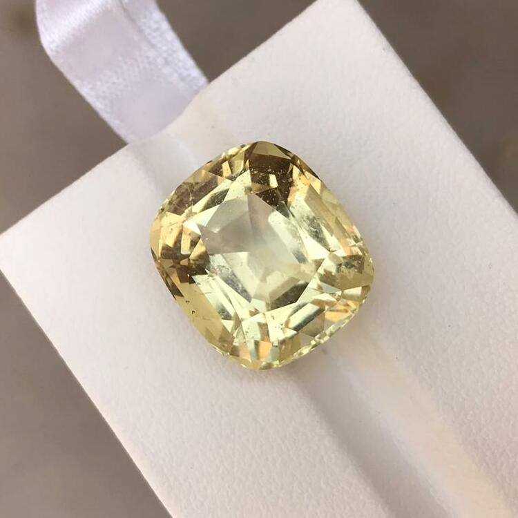 Natural deep Yellow color Loose Cushion Cut Heliodore